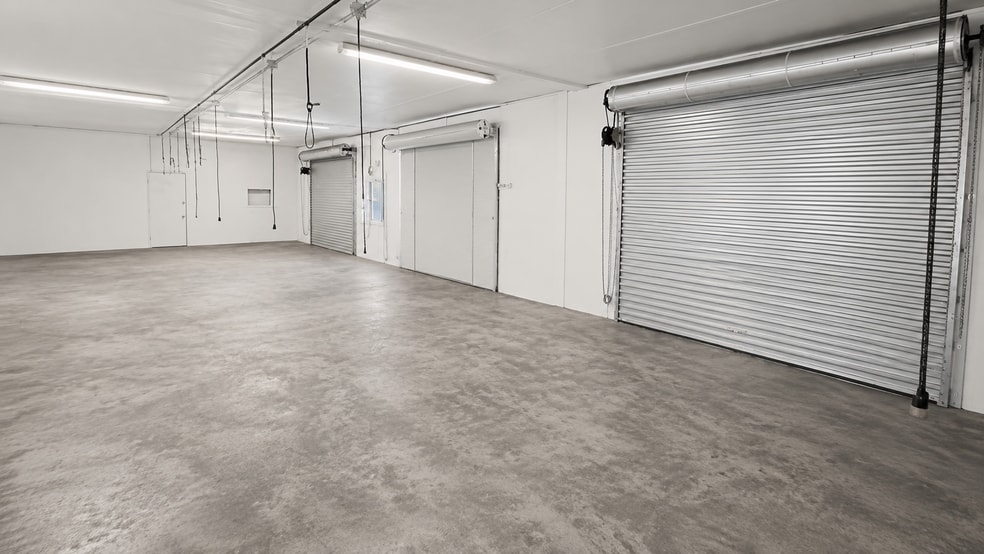 More Photos Of 10155 New Kings Rd, Jacksonville Warehouse For Sale