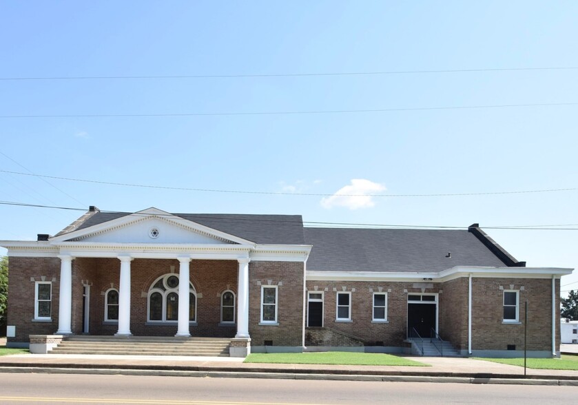 Primary Photo Of 210 E Market St, Greenwood Religious Facility For Sale