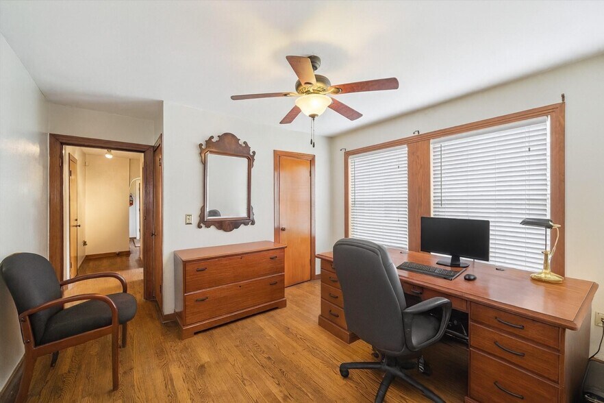 More Photos Of 510 E Main St, Humble Office For Sale