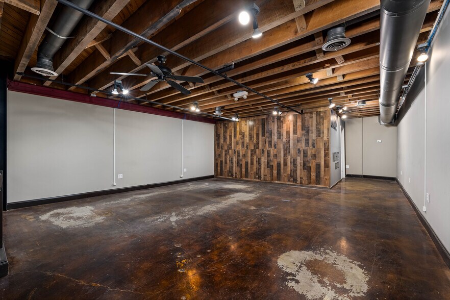More Photos Of 247 Broad St, Kingsport Loft Creative Space For Sale