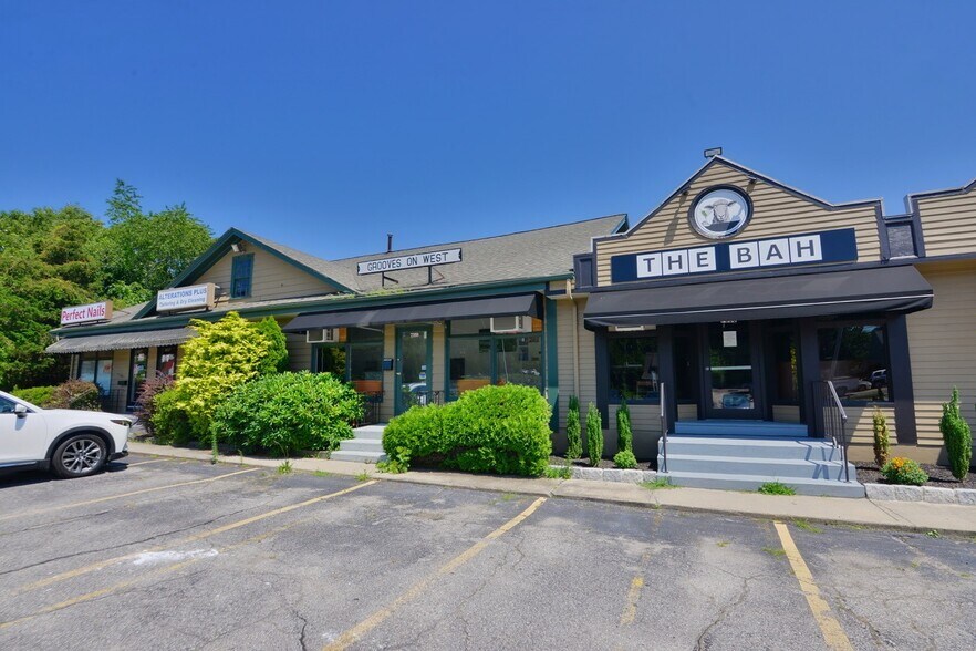 More Photos Of 7354-7366 Post Rd, North Kingstown Restaurant For Sale