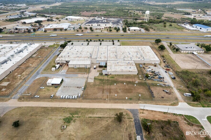More Photos Of 2813 Central Fwy E, Wichita Falls Industrial For Sale