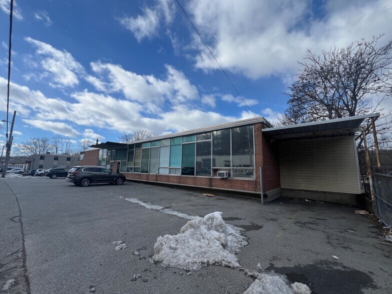 More Photos Of 111 Lafayette Ave, White Plains Warehouse For Lease