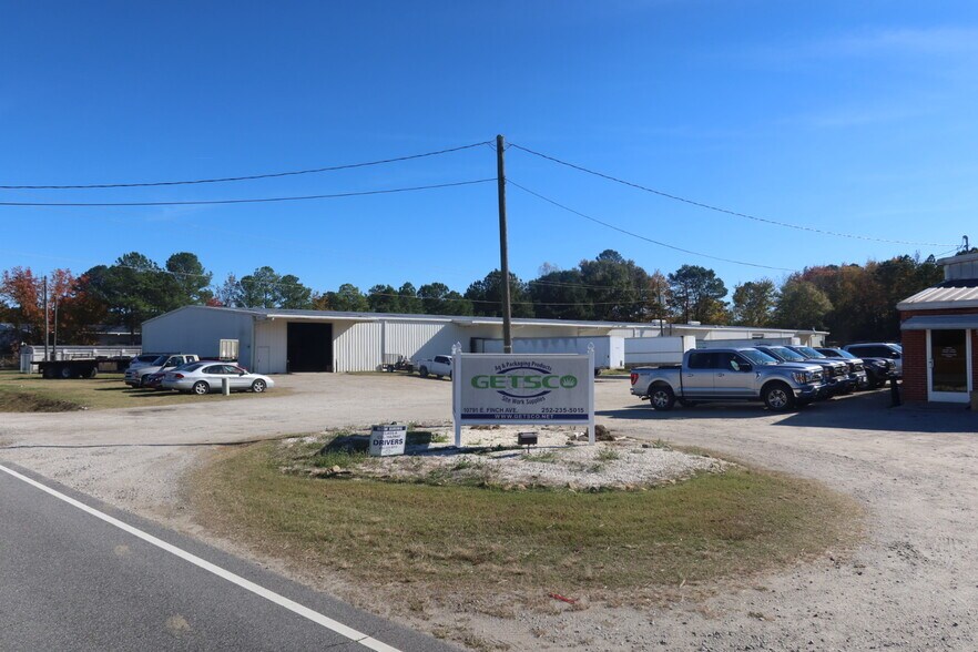 More Photos Of 10791 E Finch St, Middlesex Warehouse For Sale