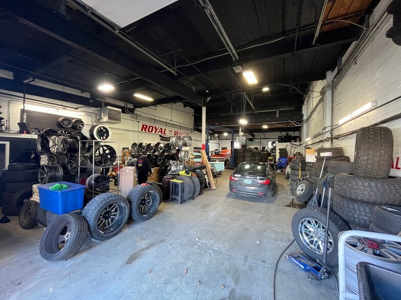 More Photos Of 108 Clematis Ave, Waltham Unknown For Lease