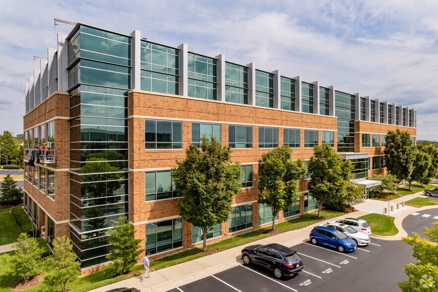 More Photos Of 45600 Woodland Rd, Sterling Unknown For Lease