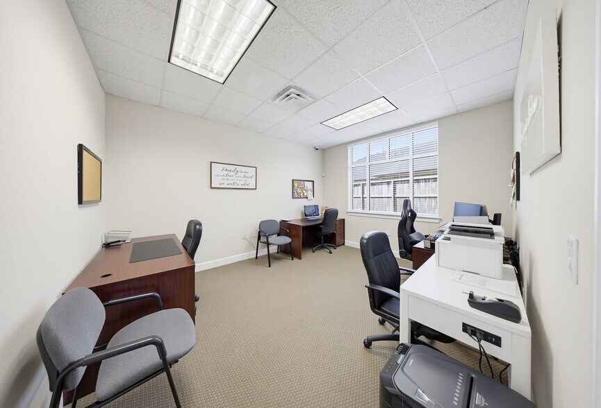 More Photos Of 1526 Katy Gap Rd, Katy Office For Sale