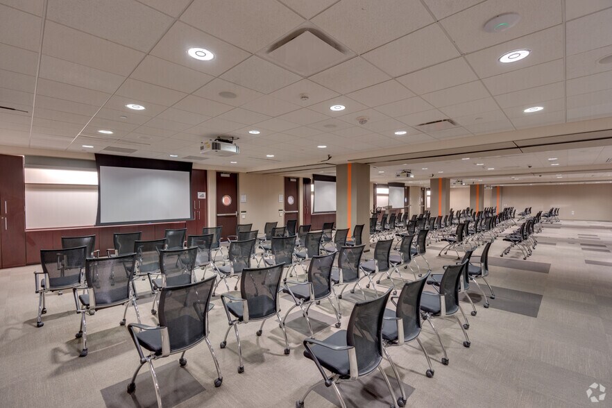 More Photos Of 1701 Golf Rd, Rolling Meadows Coworking Space