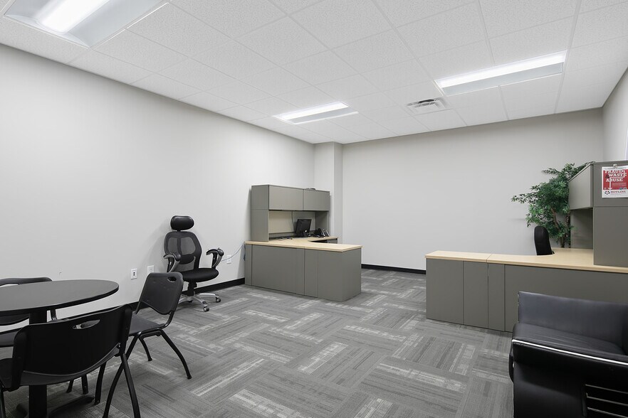 More Photos Of 2847 Bridgewood Dr, Fayetteville Office For Sale