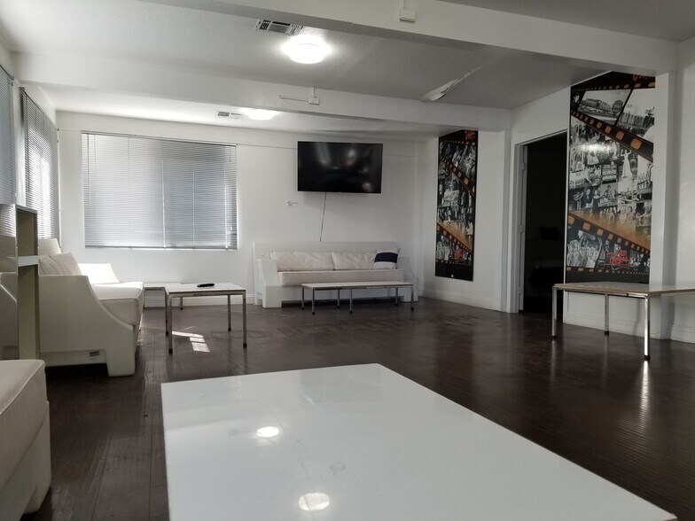 More Photos Of 910 E Sahara Ave, Las Vegas Loft Creative Space For Lease