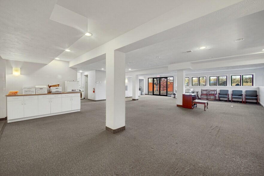 More Photos Of 4338 Morsay Dr, Rockford Medical For Lease