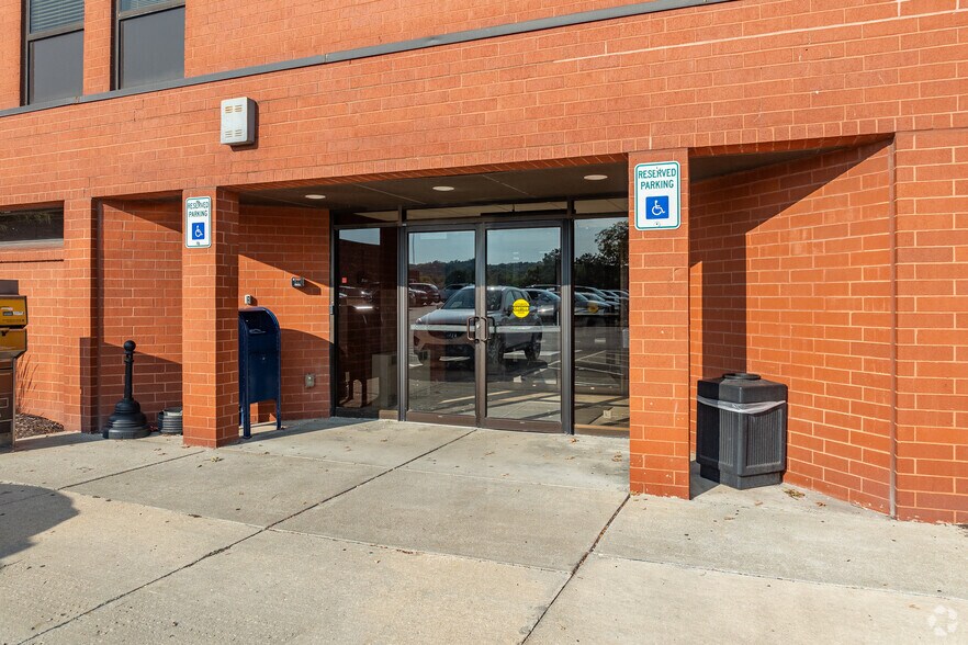 More Photos Of 6789 Ridge Rd, Parma Medical For Lease