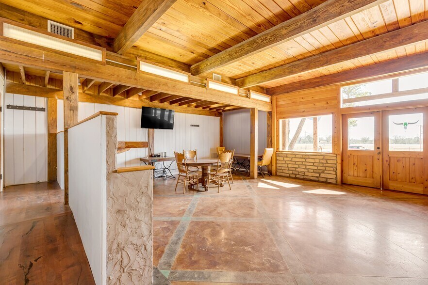 More Photos Of 1374 State Hwy 71, Bastrop Flex For Lease