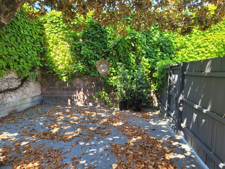 More Photos Of 457 Healdsburg Ave, Healdsburg Freestanding For Lease