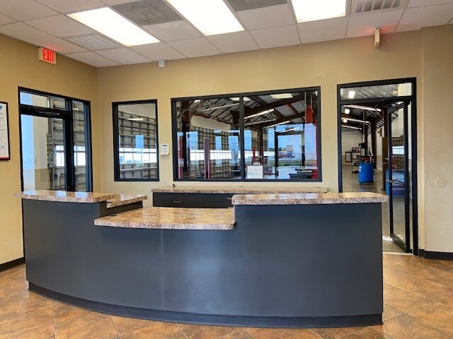 More Photos Of 5959 FM 1463 Rd, Katy Auto Repair For Lease