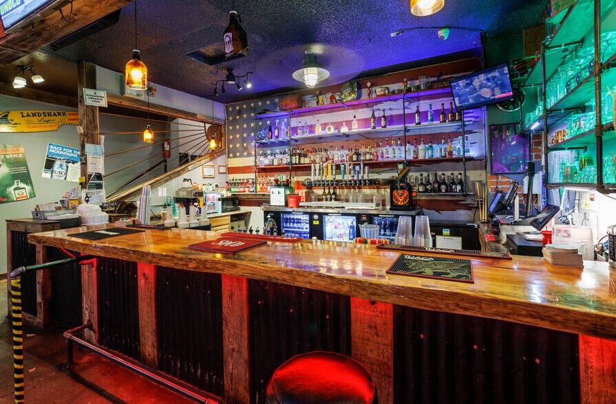 More Photos Of 149 E Main St, Hermiston Bar For Lease