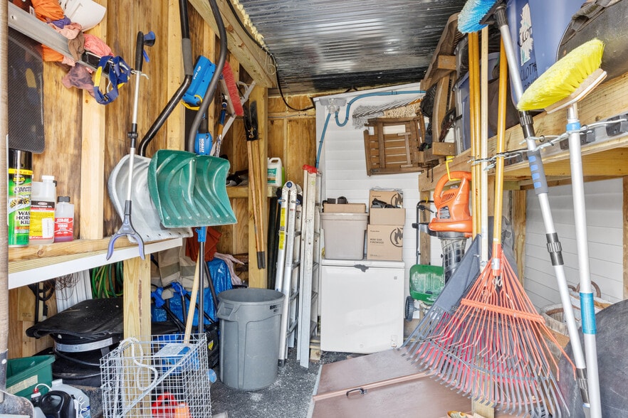 More Photos Of 296 N Main St, Sayville Industrial For Sale