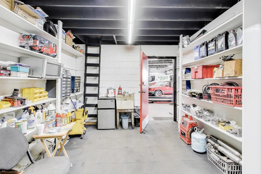 More Photos Of 18W455 Roosevelt Rd, Lombard Auto Repair For Sale