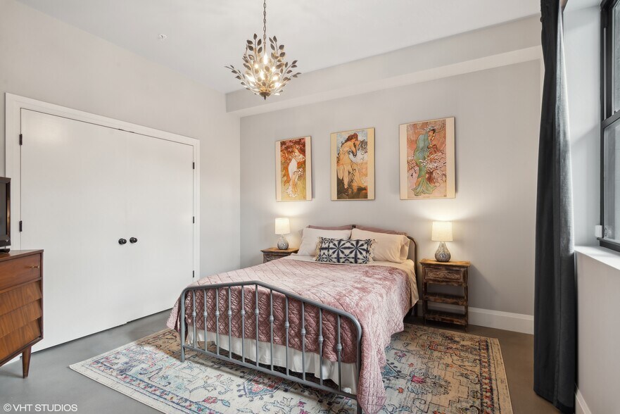 More Photos Of 3522 N Halsted St, Chicago Bar For Sale