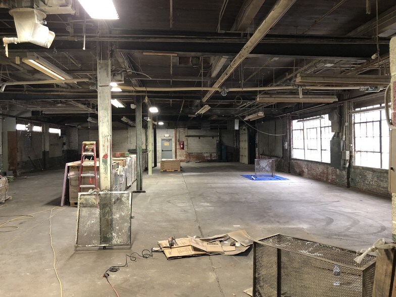 More Photos Of 100 Beecher Ave, Cheltenham Warehouse For Lease