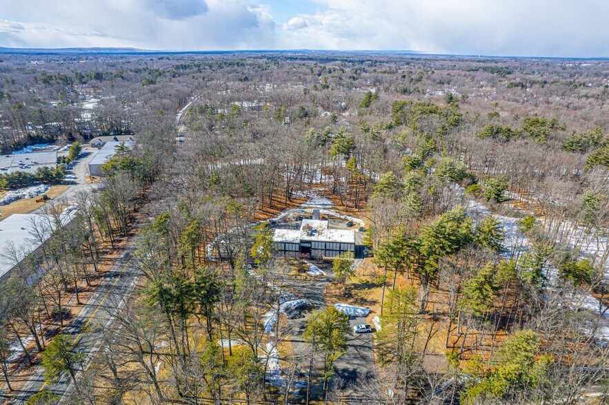 More Photos Of 315 Ushers Rd, Ballston Lake Office For Sale