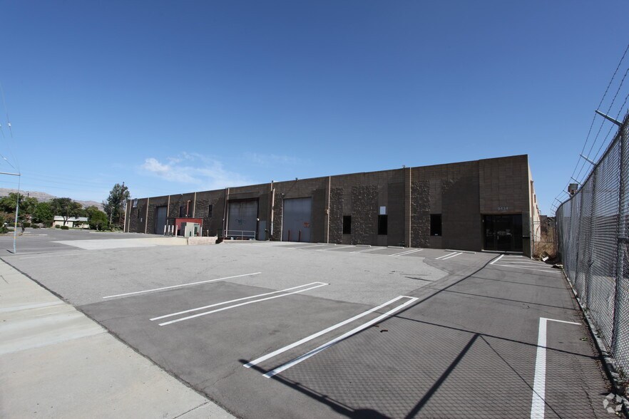 More Photos Of 20450 Plummer St, Chatsworth Warehouse For Lease