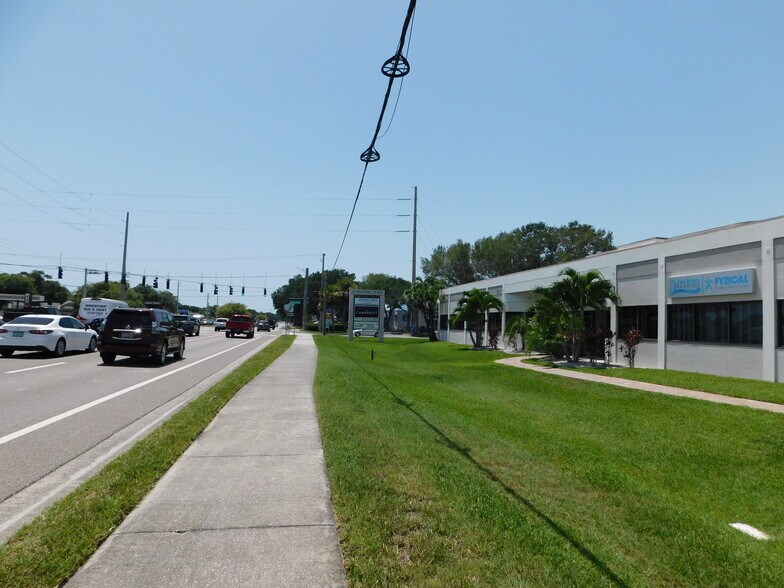 More Photos Of 21 Suntree Pl, Melbourne Medical For Lease