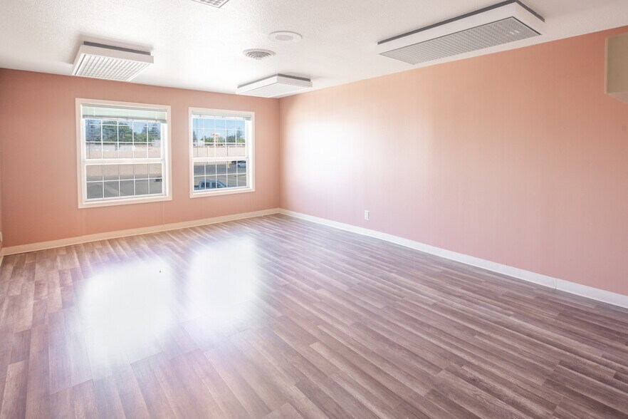 More Photos Of 1227 Bridge St, Yuba City Office For Sale