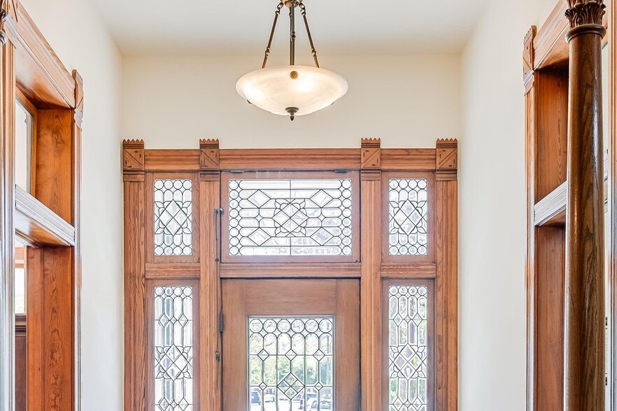 More Photos Of 2210 San Gabriel St, Austin Office Residential For Sale