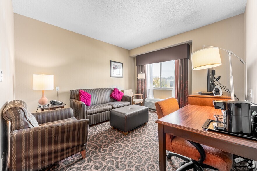 More Photos Of 6617 Ritchie Hwy, Glen Burnie Hotel For Sale