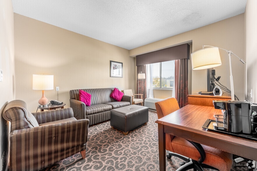 More Photos Of 6617 Ritchie Hwy, Glen Burnie Hotel For Sale
