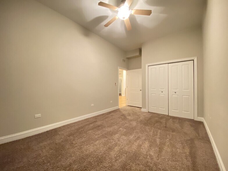 More Photos Of 4651 N Greenview Ave, Chicago Apartments For Lease