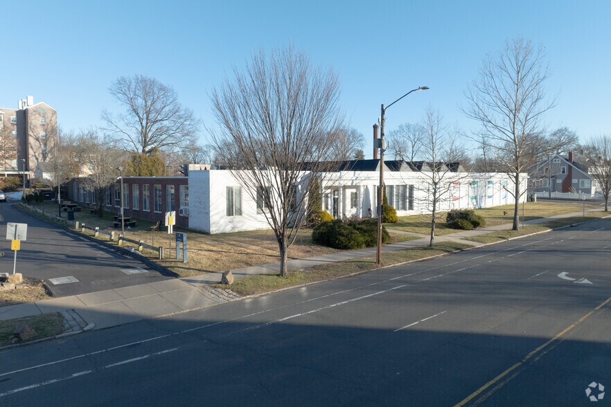 More Photos Of 650 Franklin Ave, Hartford Manufacturing For Sale
