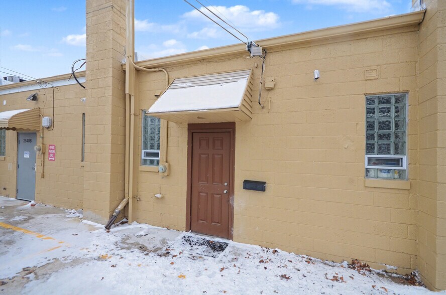 More Photos Of 28410 Harper Ave, Saint Clair Shores General Retail For Lease