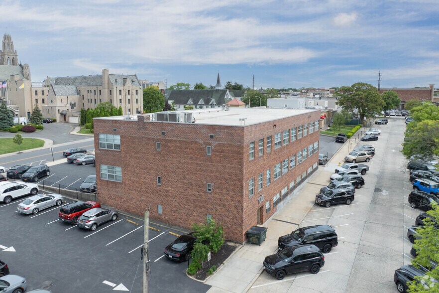 More Photos Of 100 N Village Ave, Rockville Centre Medical For Lease