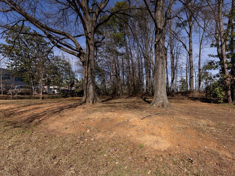 More Photos Of 1812 W Morehead St, Charlotte Office Residential For Lease