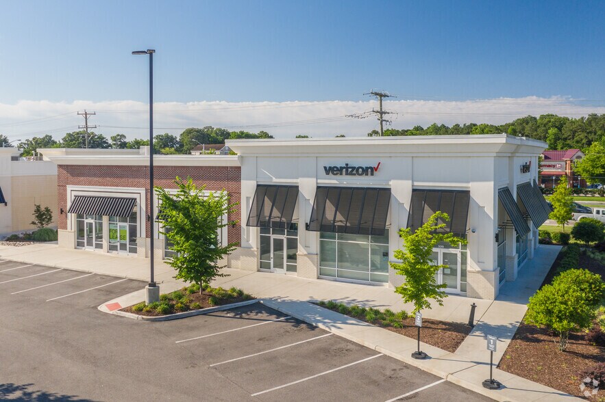 More Photos Of 2180 General Booth Blvd, Virginia Beach General Retail For Lease