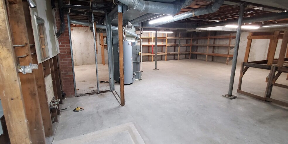 More Photos Of 1734 SW Van Buren St, Topeka Industrial For Sale
