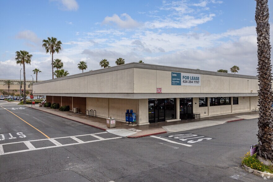 More Photos Of 2238 N Bellflower Blvd, Long Beach Unknown For Lease