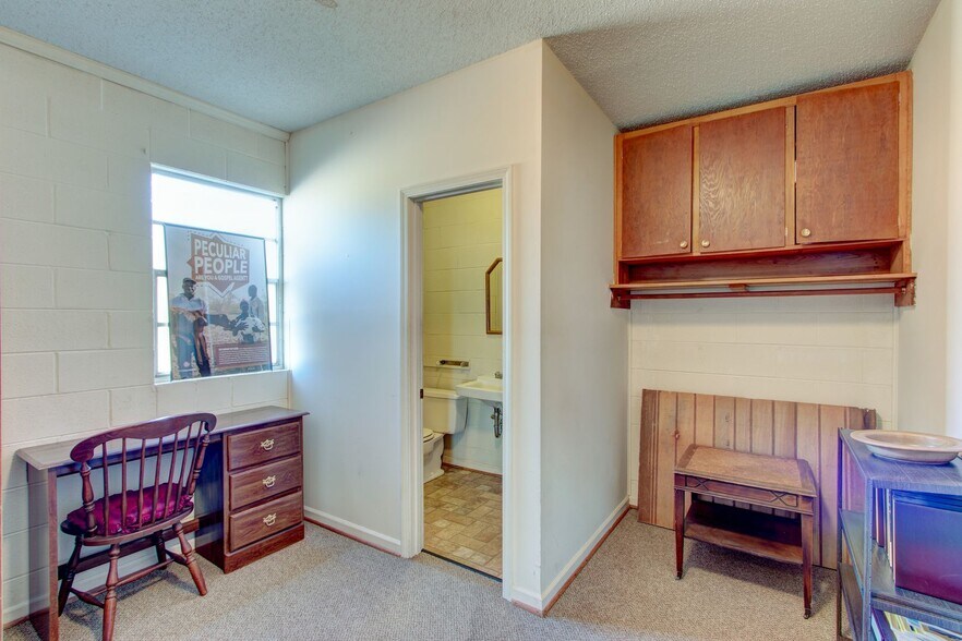 More Photos Of 490 Vickery St, Hartwell Religious Facility For Lease