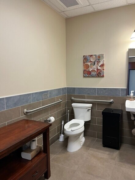 More Photos Of 12319 N Mopac Expy, Austin Medical For Sale