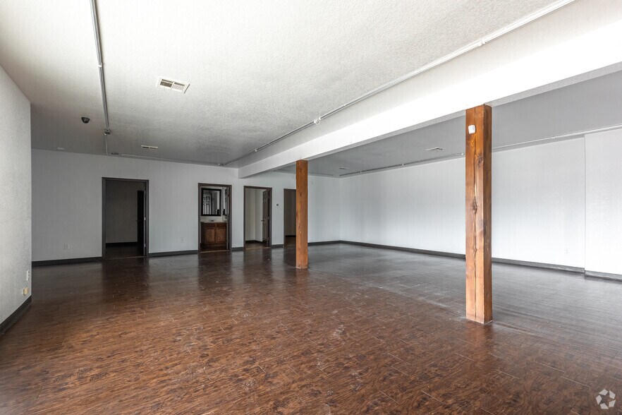 More Photos Of 400 N 23rd St, Waco Storefront Retail Office For Lease