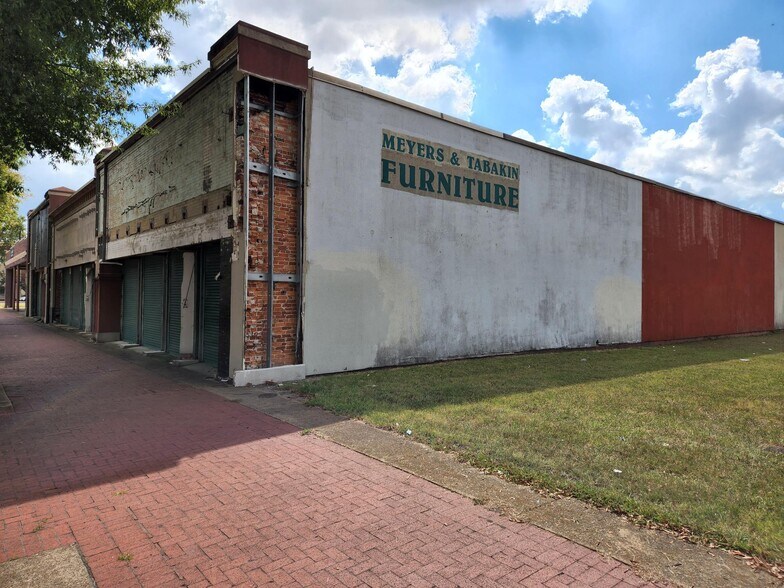 More Photos Of 817-825 High St, Portsmouth Showroom For Sale