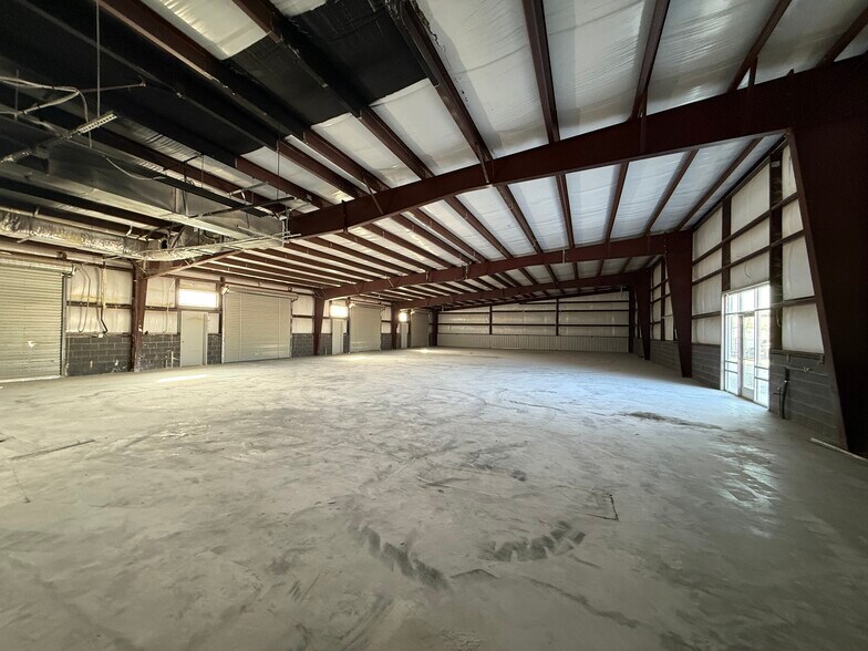 More Photos Of 1895 Appaloosa Dr, Sunland Park Showroom For Lease