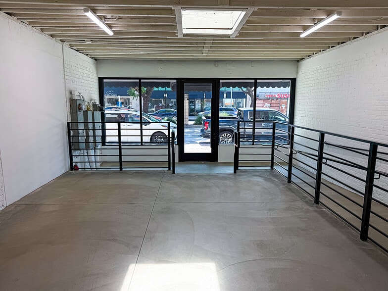 More Photos Of 535 S Lake Ave, Pasadena General Retail For Sale