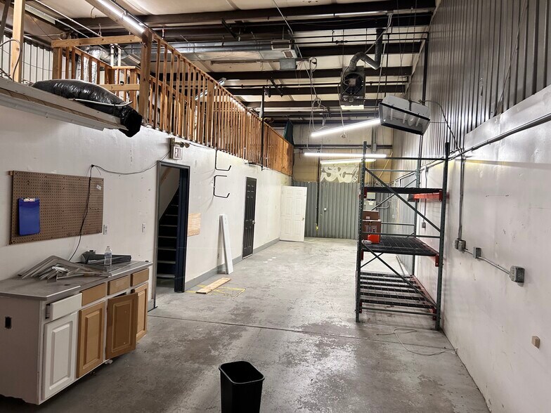 More Photos Of 526-540 Enterprise Dr, Erlanger Light Manufacturing For Lease