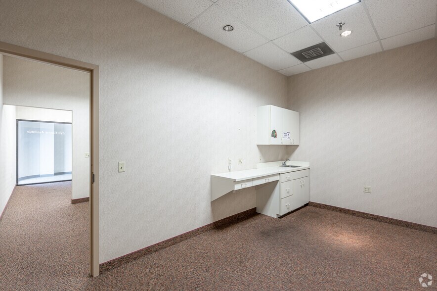 More Photos Of 4800 S Hulen St, Fort Worth Unknown For Lease