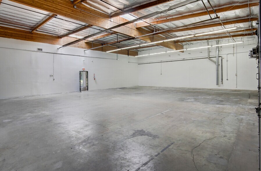 More Photos Of 11990 Hertz St, Moorpark Warehouse For Sale
