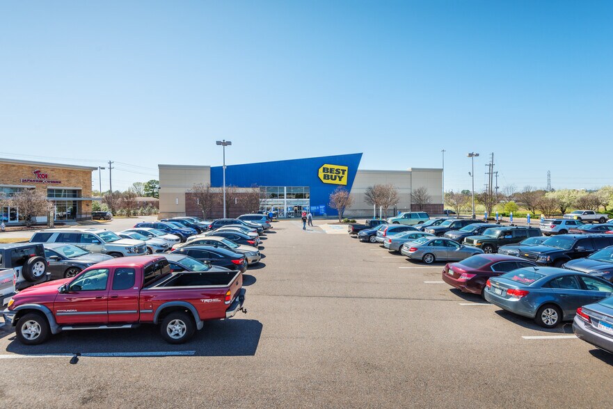 More Photos Of 5883-5897 Poplar Ave, Memphis Unknown For Lease