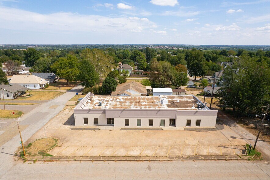 More Photos Of 324 N 19th St, Guthrie Office For Sale